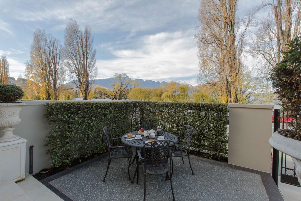 Villa 4, 70 Lake Esplanade, Queenstown