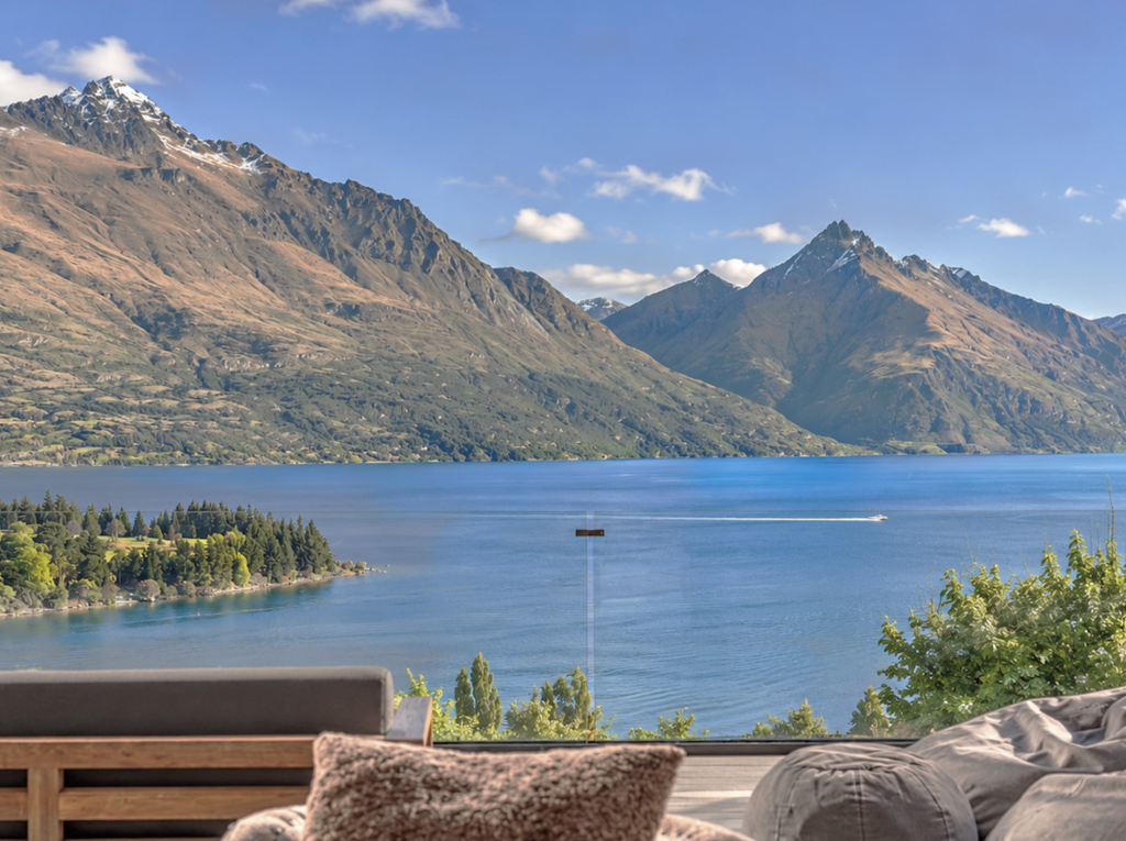 52 Suburb Street, Queenstown Hill
