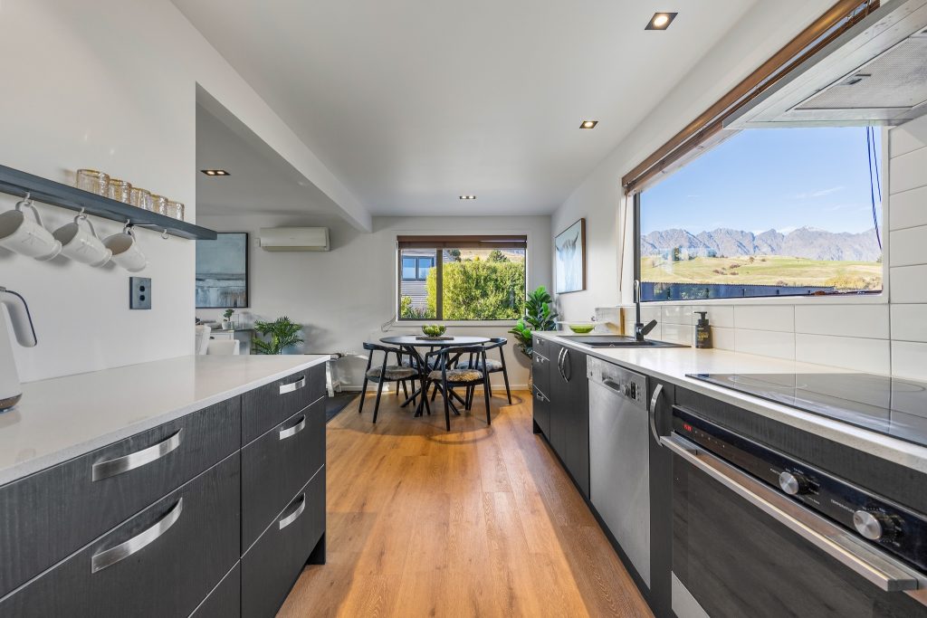 65 Oregon Drive, Kelvin Heights, Queenstown